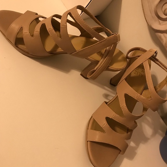 nude heels - Picture 3 of 4